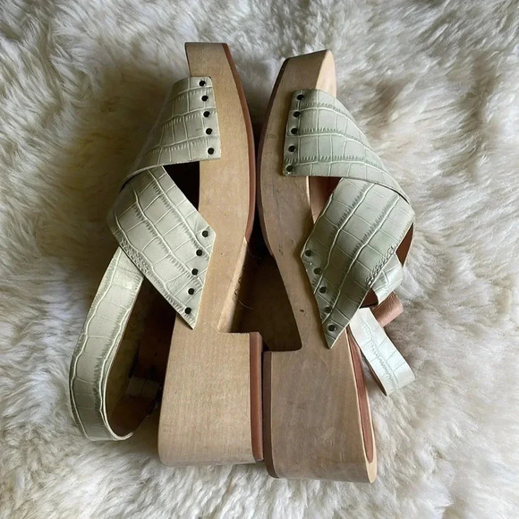 Madewell 🐊 size 8 clogs. Worn once. Cute light green croc crocodile embossed. - Picture 8 of 11